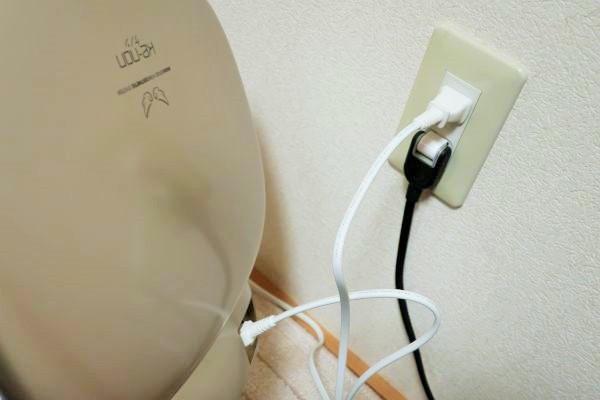 ケノンの使い方！電源プラグをコンセントに差し込む